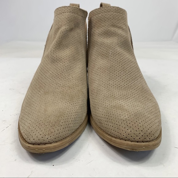 Dolce Vita Beige Perforated Suede Leather Low Heel Ankle Boots Women’s Size 7.5 - Picture 5 of 11